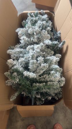 Tree 6.5 Feet With LED