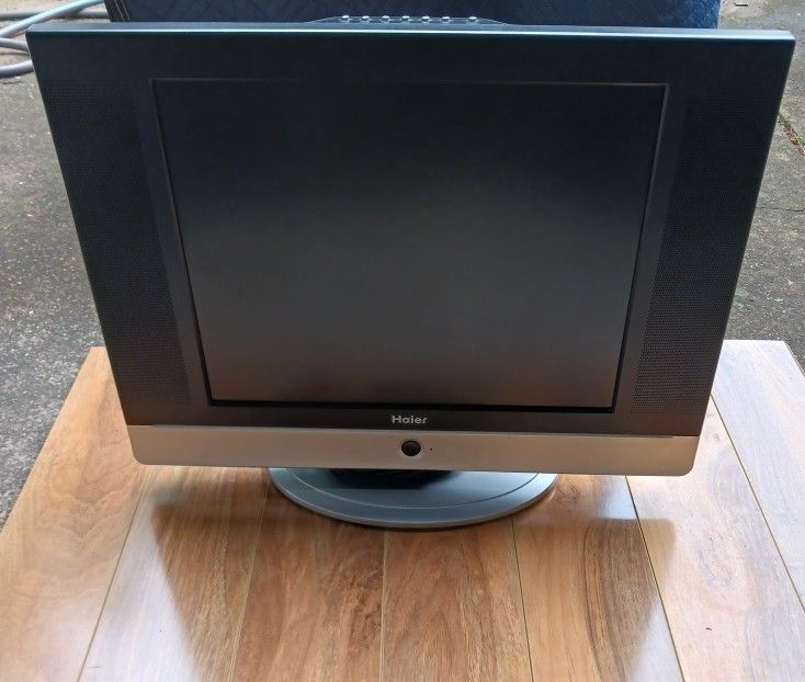 Haier 19" LCD TV/DVD Player Combo
Model HLTDC 19