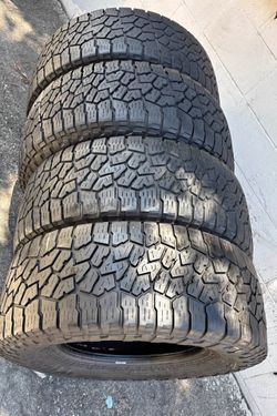 285/55/20 Falken set de Tires con 70% de vida las 4