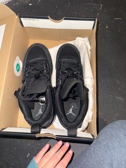 Size 5 they are brand new they came long on me