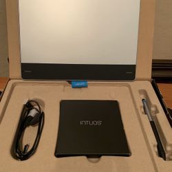 Wacom INTUOS Drawing Tablet Pen and touch medium CTH680 excellent condition digital art