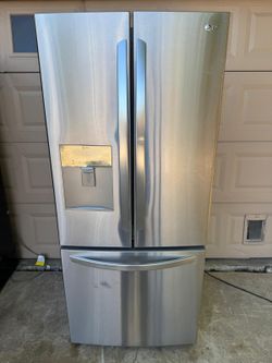 Lg Refrigerador In Good Condition. Free delivery and installation