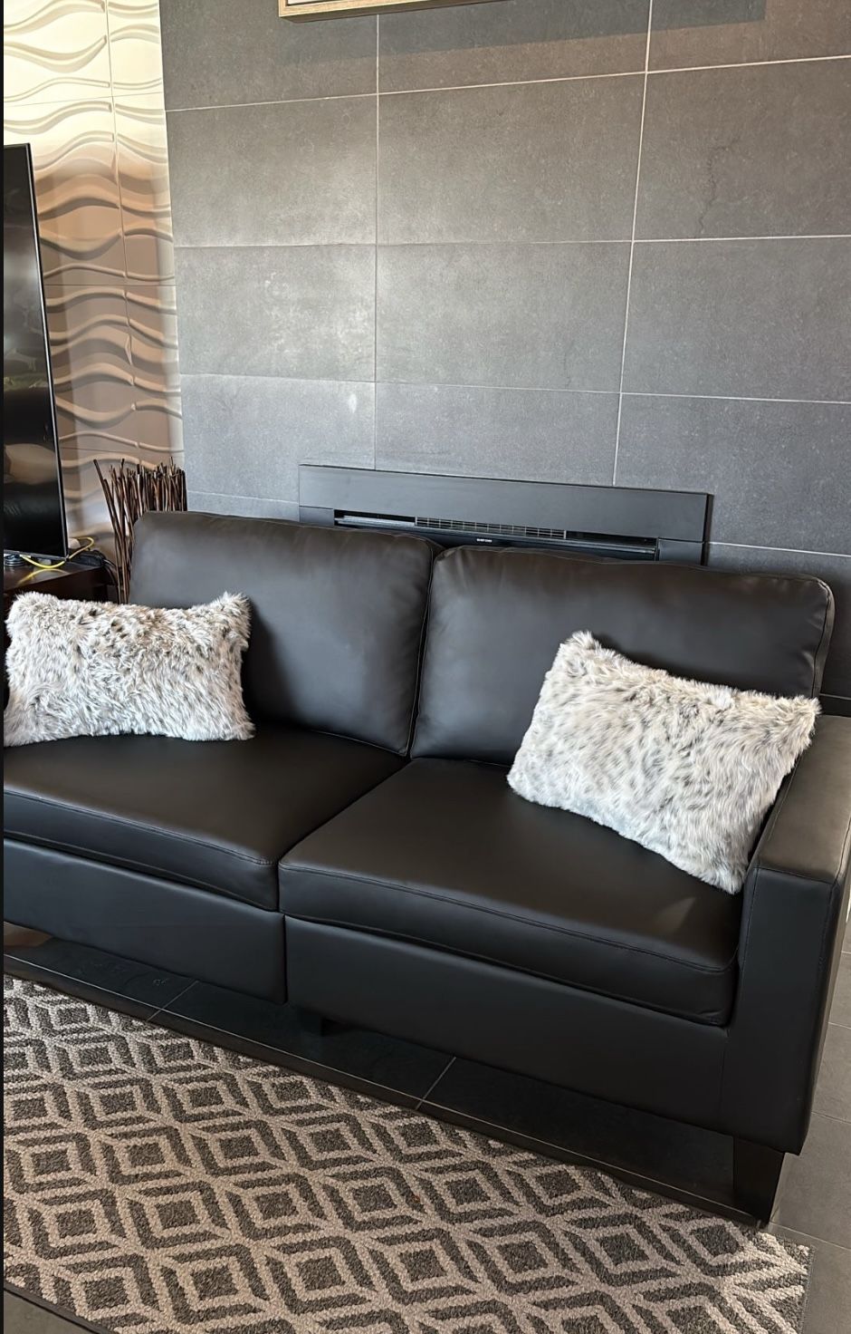 Black Couch With Throw Pillows