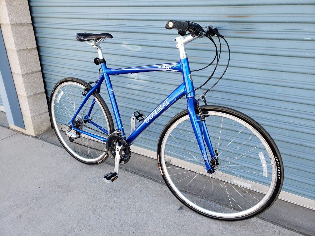 TREK HYBRID BIKE 21 SPEEDS TIRE 700C SIZE L