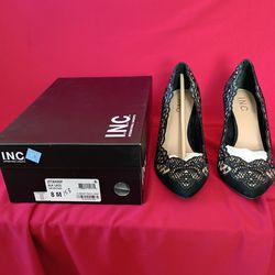 Size 8 Lace kitten heels