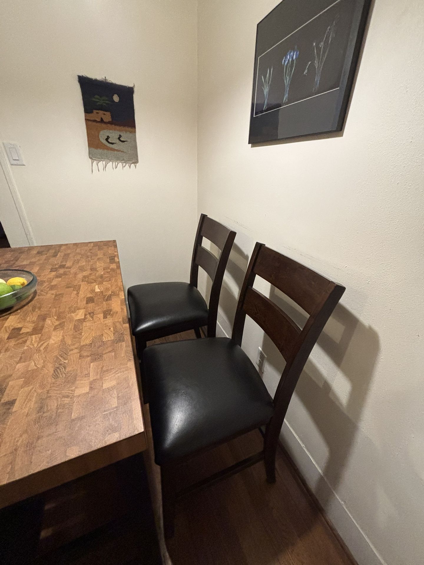 Dining Room Table And Chairs 