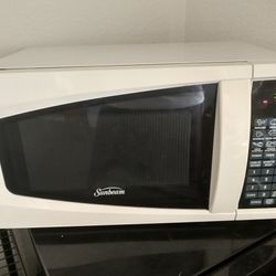 Microwave (700 Watts)