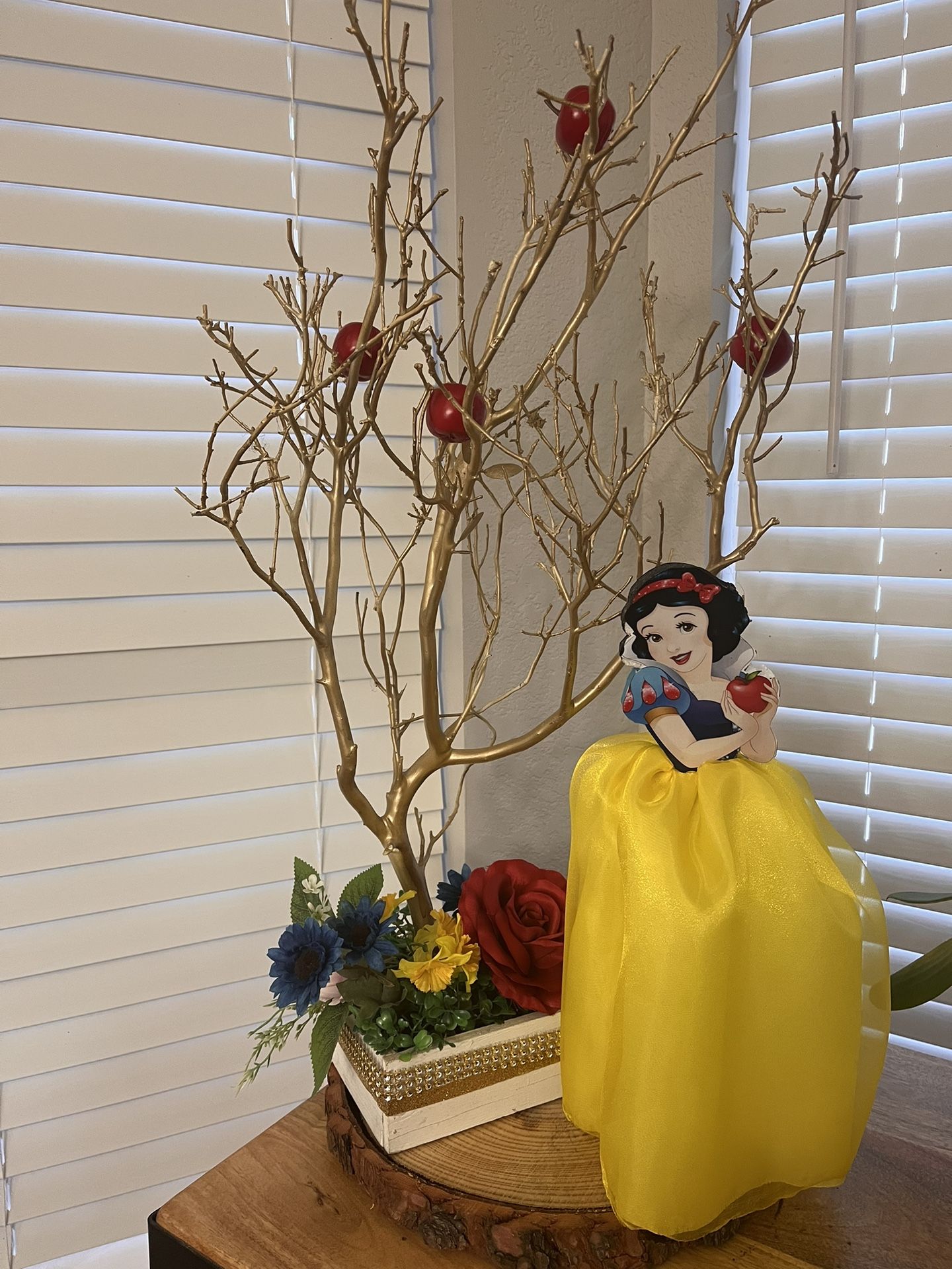 Beautiful SnowWhite Centerpieces