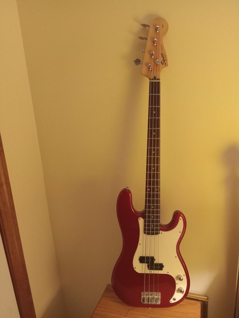 FENDER P-BASS AFFINITY
