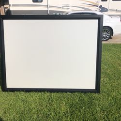 Projector Screen “Fixed Frame” Can Be Taken Apart