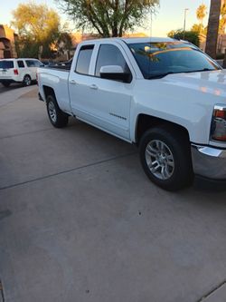 2019 chev Silverado white