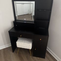 VANITY WITH SEAT