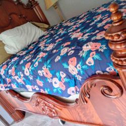 Antique Queen Size Bed 