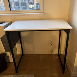 Desk (white) 31.5in x 19.75in x 29.5in tall