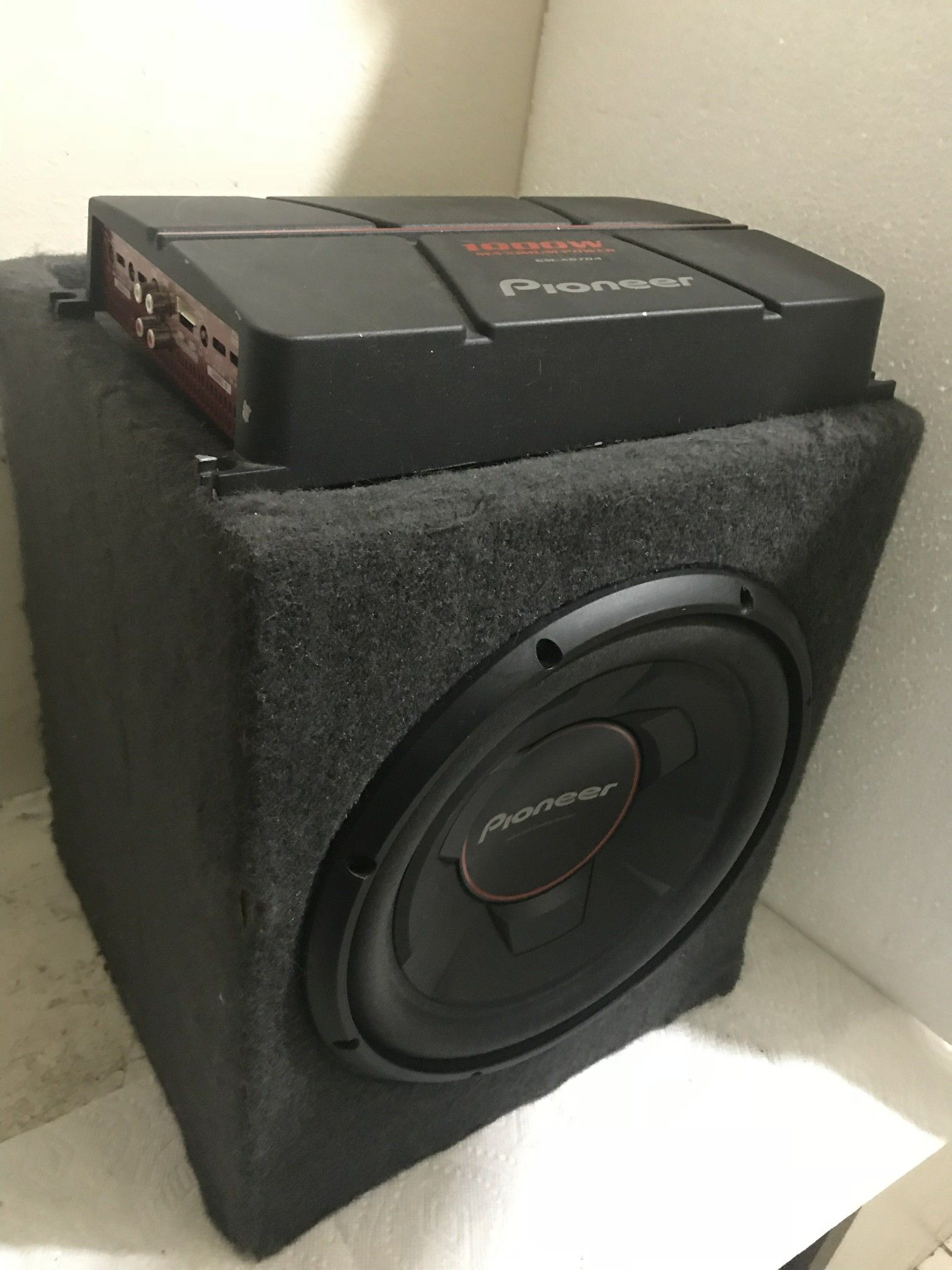 1200 watt Pioneer 12 in box and 1200Watt Pioneer amp