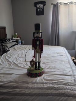Nutcracker ring master