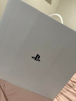 PS5 viene con controles y audífonos
