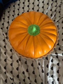 🎃 Decorative Pumpkin Pie Serving Dish – Like New!