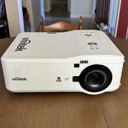 VIVITEK DH6675 DLP Projector 98% Life Left On Both Lamps And Filter! Pro Tested!