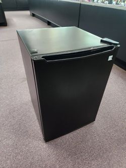 Kenmore Mini-Fridge 2.5 Cu-ft, with Full Width Freezer Compartment 