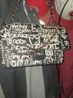 Black and White Graffiti Print Chain Shoulder Bag
