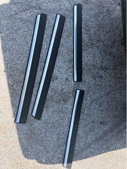 GMT 800 OEM side door moldings original