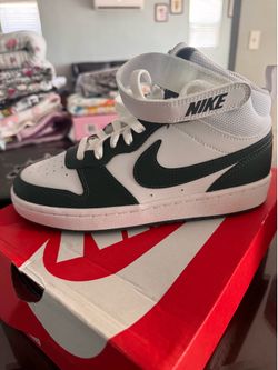 Nike Court Borough 4.5Y