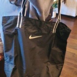 New Awesome Nike Bag.  Item is Brand New.