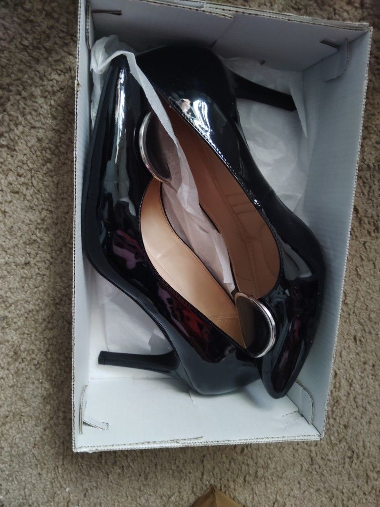 Black Shiny Heels 