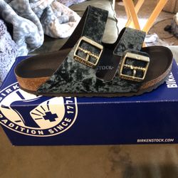 New, Never Worn Birkenstock’s Sz. 38 Crushed Velvet 