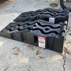 Hyper Tough Vehicle Ramp Set New