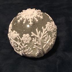 Illuminating Flickering Crystal Ball for Christmas 