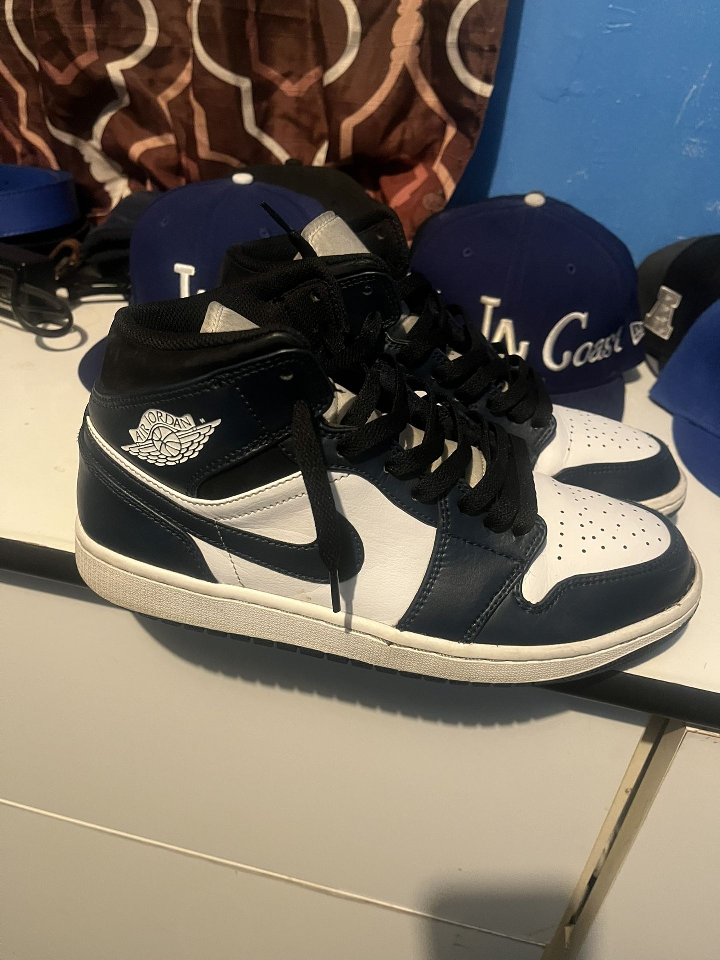 Navy Jordan 1's MID SIZE 9