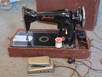 Antique Singer Model 15-91 Sewing Machine