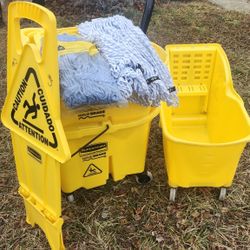 Rubbermaid WaveBrake Commercial Mop Bucket & Wet Floor Sign Set - Like New