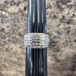 10k Band With Diamond Chips  size 5.5