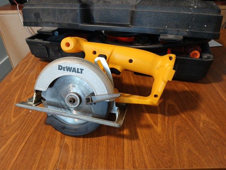 Dewalt Portable Trim Saw