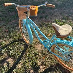 Huffy Nel Lusso Woman’s Cruiser Bike