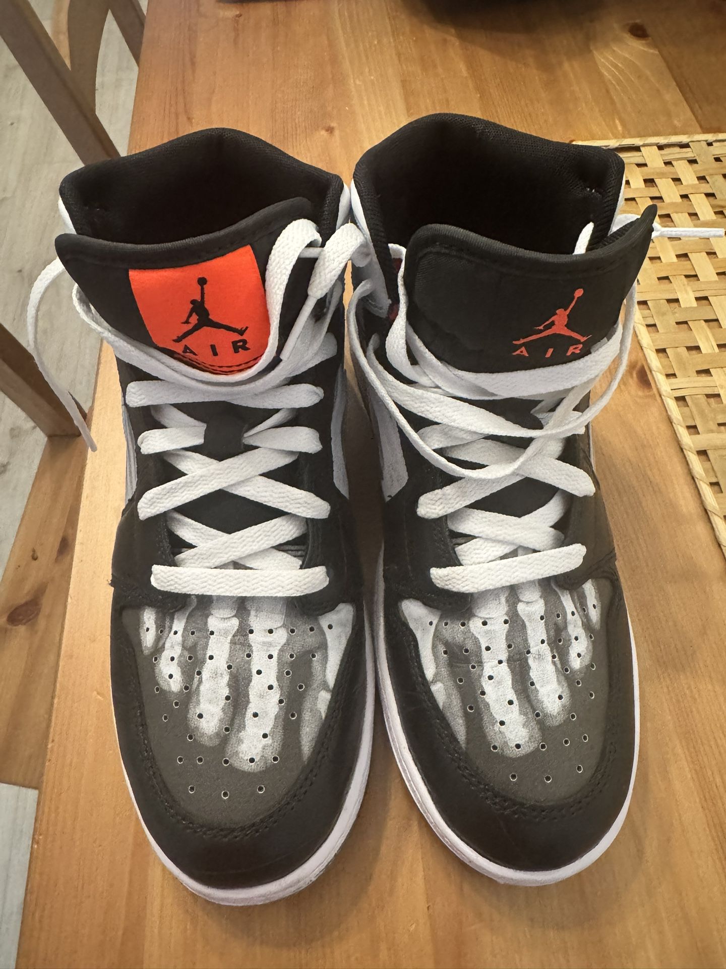 Air Jordan’s Big Kids Size 7Y