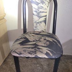 (1) Cushioned Chair / Dining Chair w/ Metal Frame