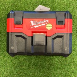 Milwaukee M18 2 Gallon wet/dry Vacuum TOOL ONLY