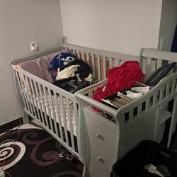 Crib With Storage 