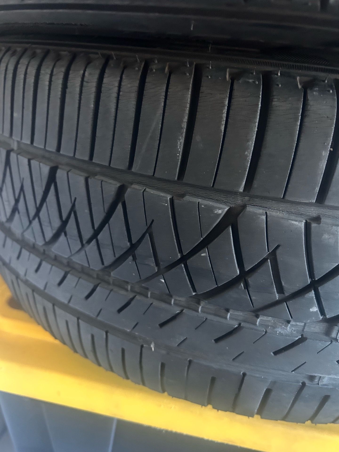 2 Tires size 235/40R19