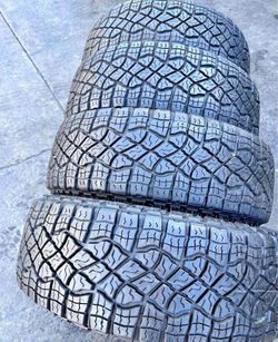 275/70/18 Goodyear Selling a set of 4 tires in excellent condition š«”