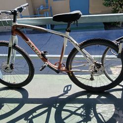 JAMIS UNISEX MOUNTAIN BIKE, GREAT CONDITION