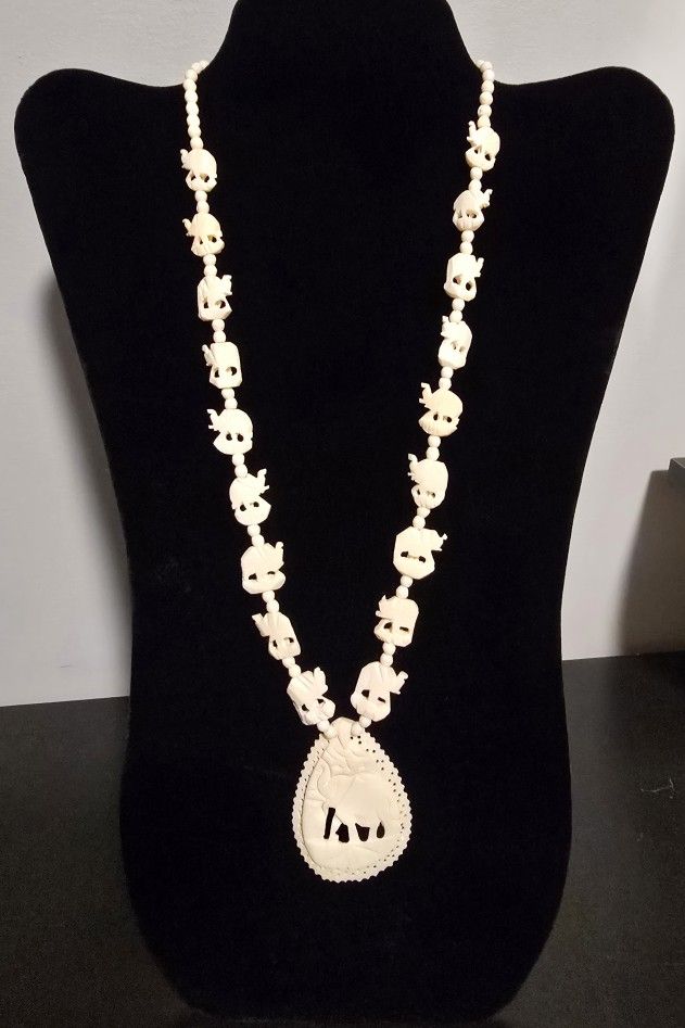 Old Vintage Bone Handmade Elephants Sculpted Beautiful Design Fashion Necklace