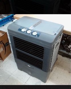 Evaporative cooler / swamp cooler