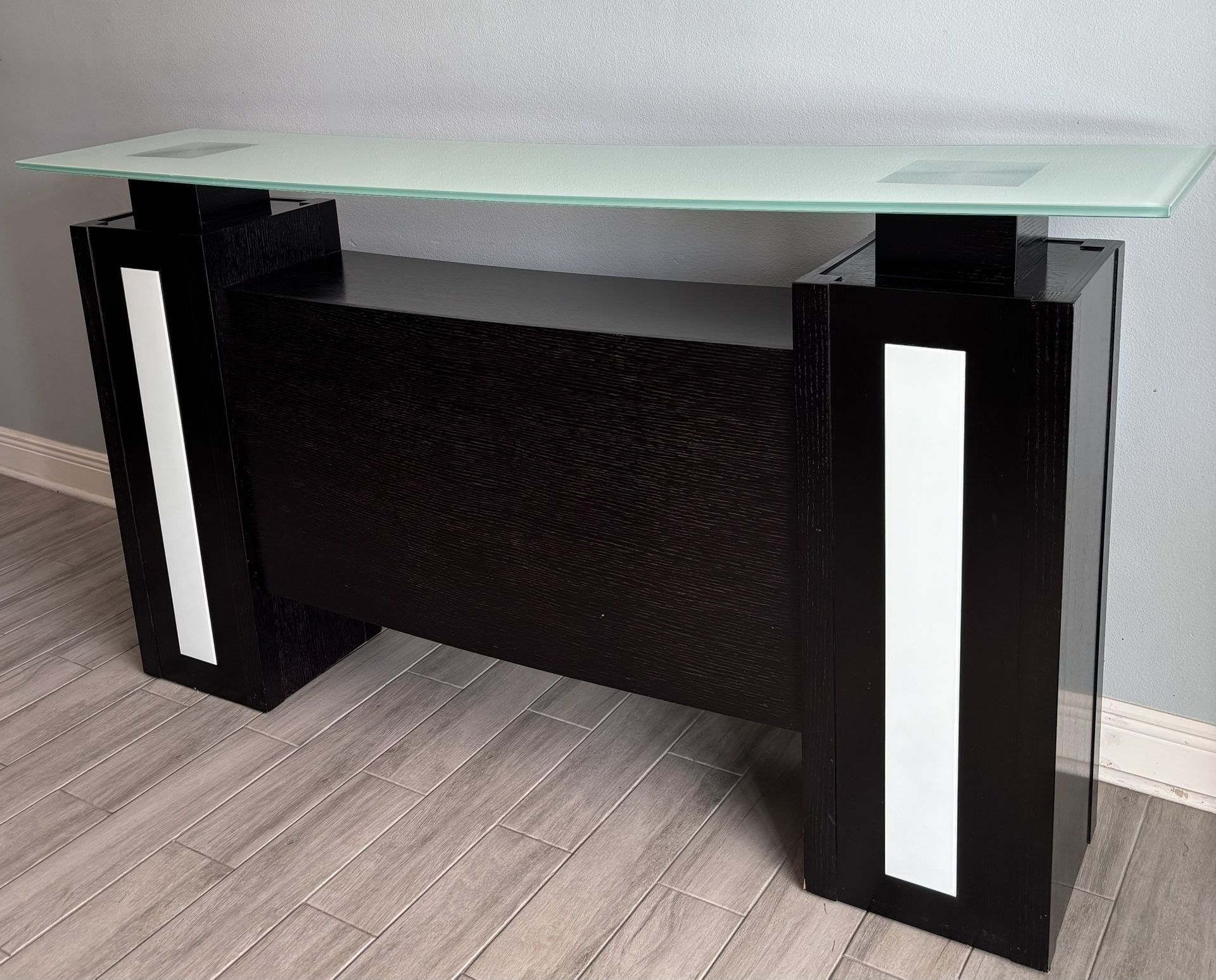 Dining Table And Bar