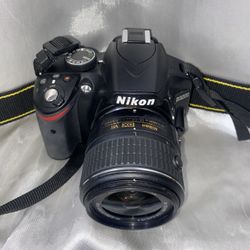 Nikon D3200 DSLR Camera with 18-55mm Lens in Excellent Condition
