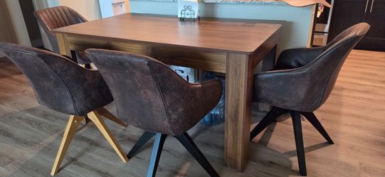 Extendable Dining Table with 4 Upholstered Swivel